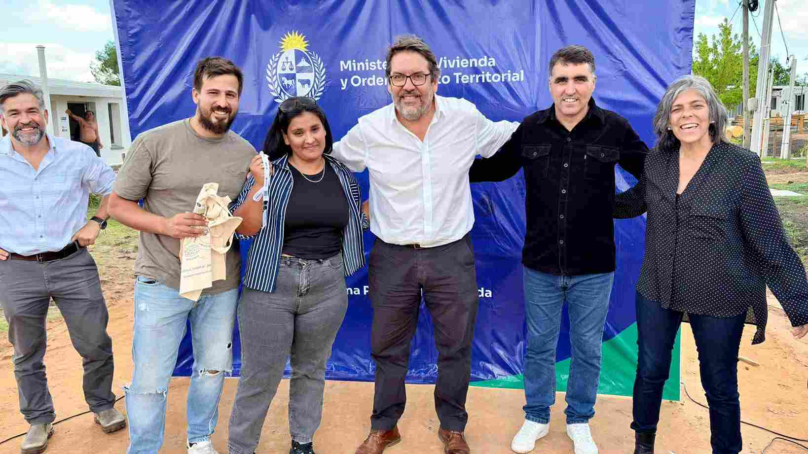 Entrega de 9 viviendas en Fray Bentos, Río Negro