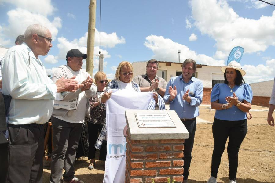 Inauguración de viviendas en Gaetán, Lavalleja