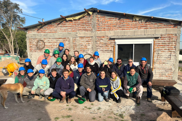 ¡Una vez más, jóvenes voluntarios en MEVIR!