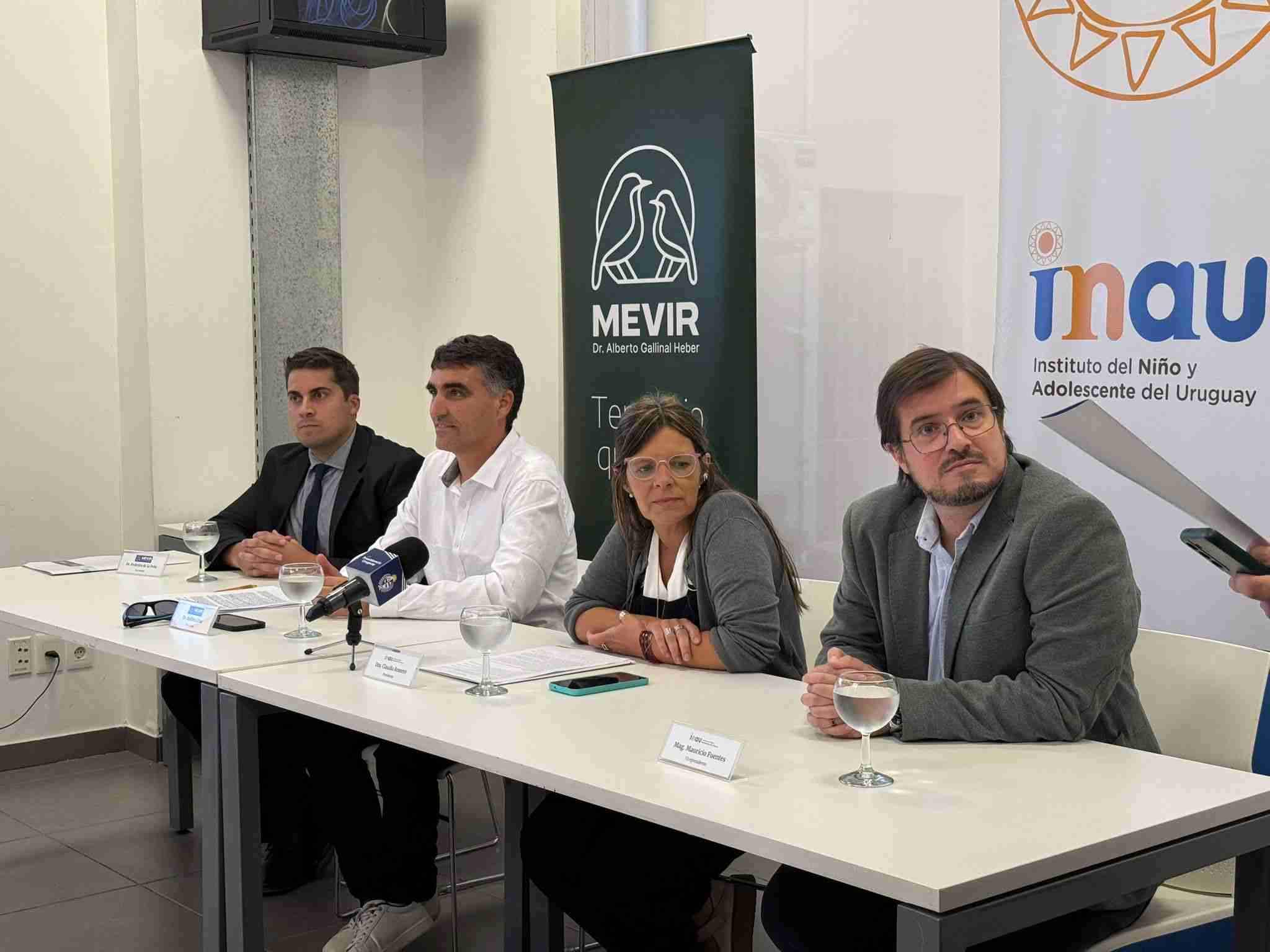 Firma de convenio entre MEVIR e INAU